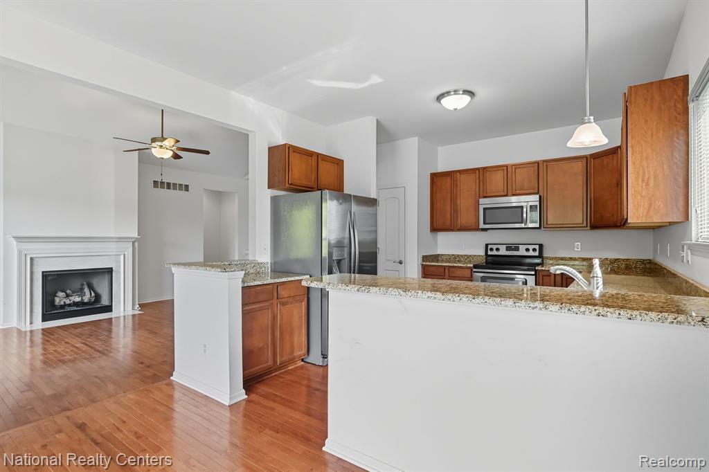 4160 Wrenwood Lane, 29, Canton, MI 48188 — Photo 9