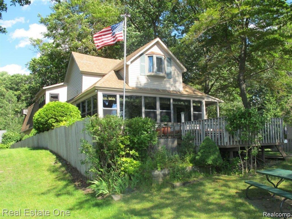 5181 Burton Drive, Pinckney, MI 48169 — front exterior