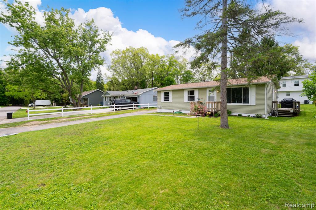 1887 Evona, Wixom, MI 48393 — Photo 3