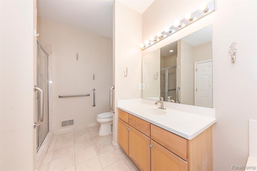 7246 Gateway Drive, West Bloomfield, MI — Photo 39