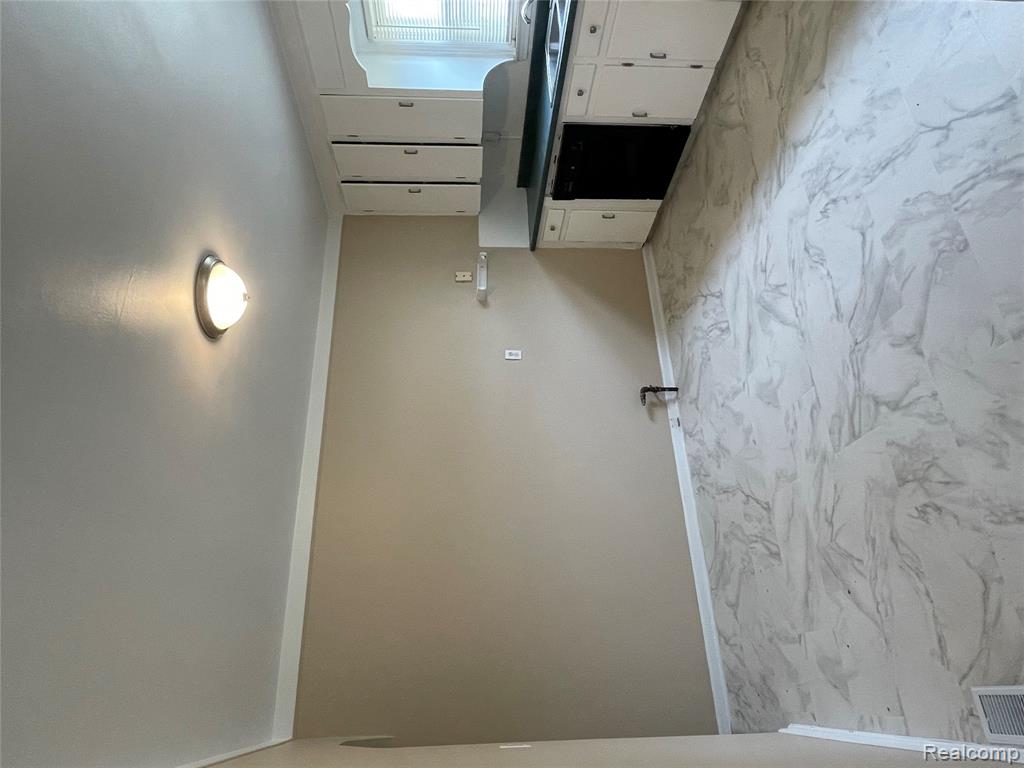 8203 Paige Avenue, Warren, MI 48089 — Photo 17