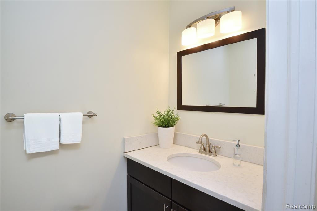7296 Green Farm Road, West Bloomfield, MI — Photo 13