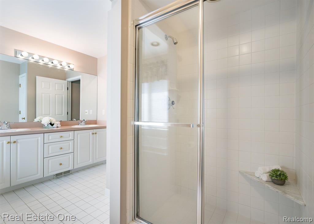 4458 HYCLIFFE Drive, Troy, MI 48098 — Photo 27