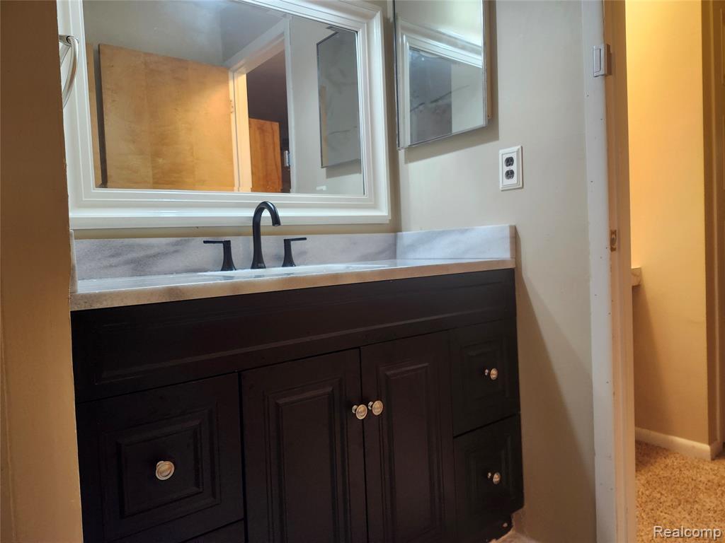 8564 Hampshire Drive, Sterling Heights, MI 48313 — Photo 5