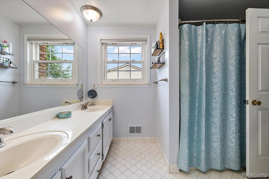 39573 Schroeder Drive, Clinton Twp, MI 48038 — Photo 33