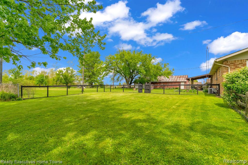 5011 STATE Road, Fort Gratiot, MI 48059 — Photo 40