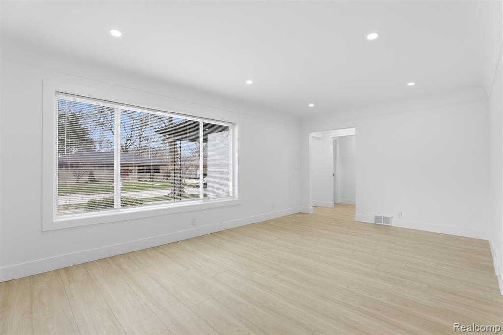 15230 Oakwood Drive, Oak Park, MI 48237 — Photo 8