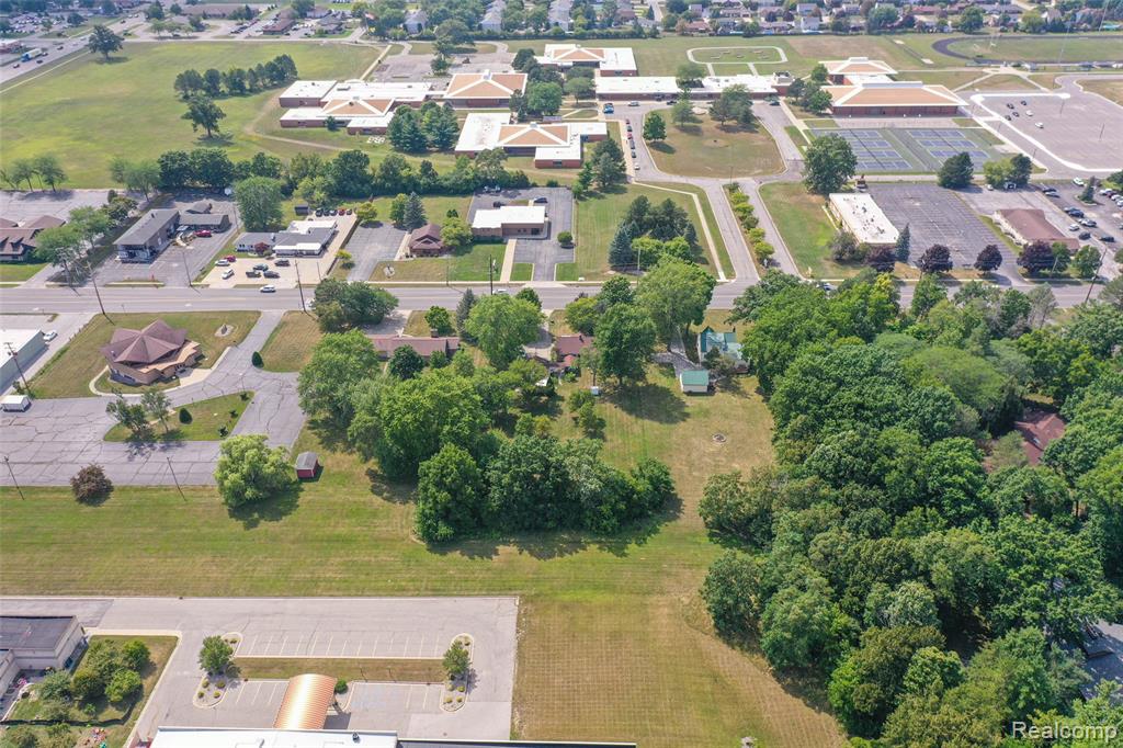 430 N Center Road, Saginaw, MI 48638 — Photo 36