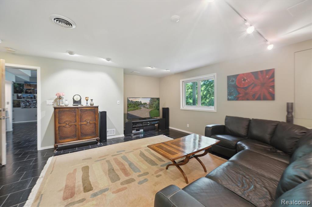 2172 Anns Way, Ann Arbor, MI 48105 — Photo 39