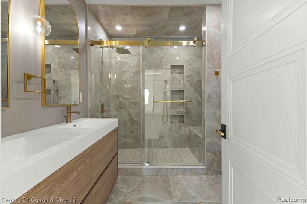 2211 Golfview Drive, Dearborn, MI, 48128
