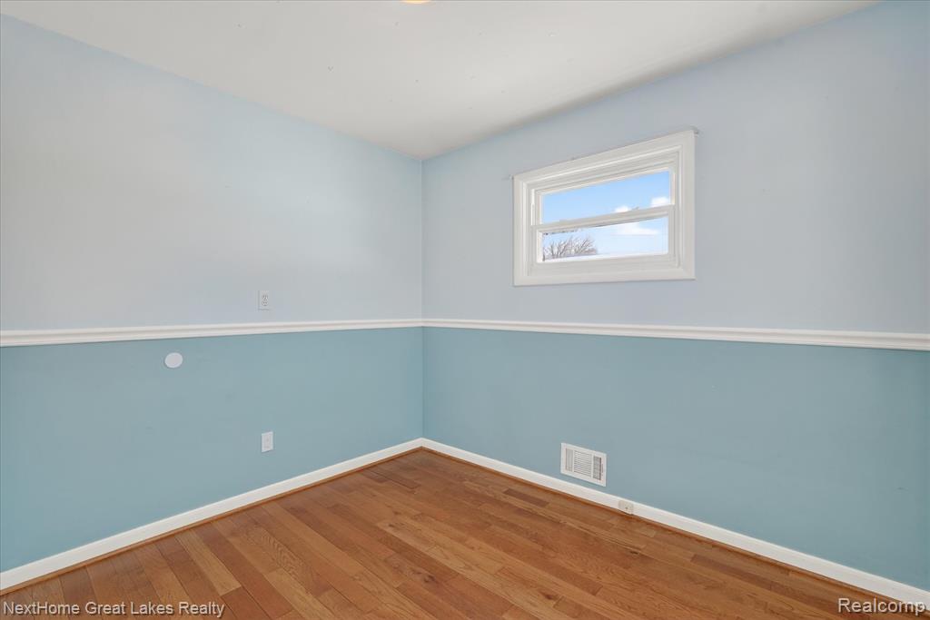 819 Southwood Drive, Fenton, MI 48430 — Photo 22