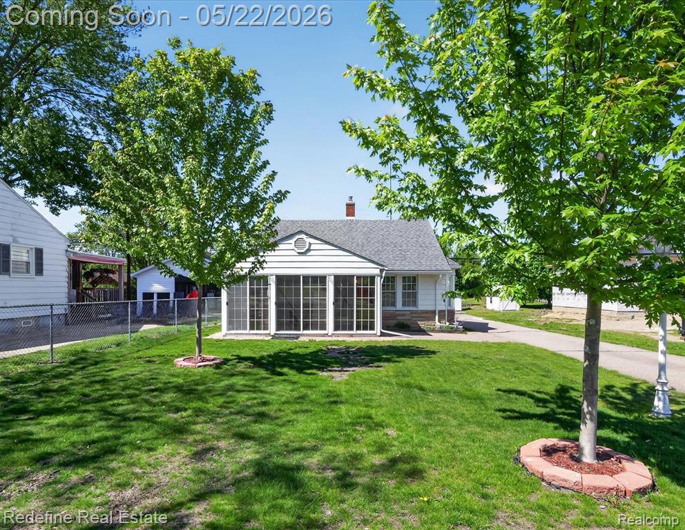 3207 Waukegan Street, Auburn Hills, MI 48326 — front exterior