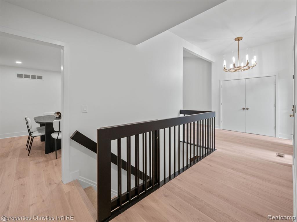 2459 HICKORY GLEN Drive, Bloomfield Hills, MI 48304 — Photo 9