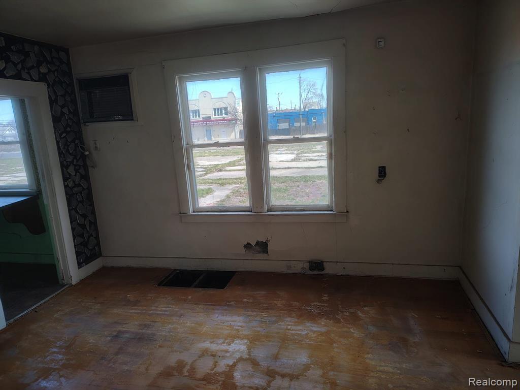 2753 BURNSIDE Street, Hamtramck, MI 48212 — Photo 9