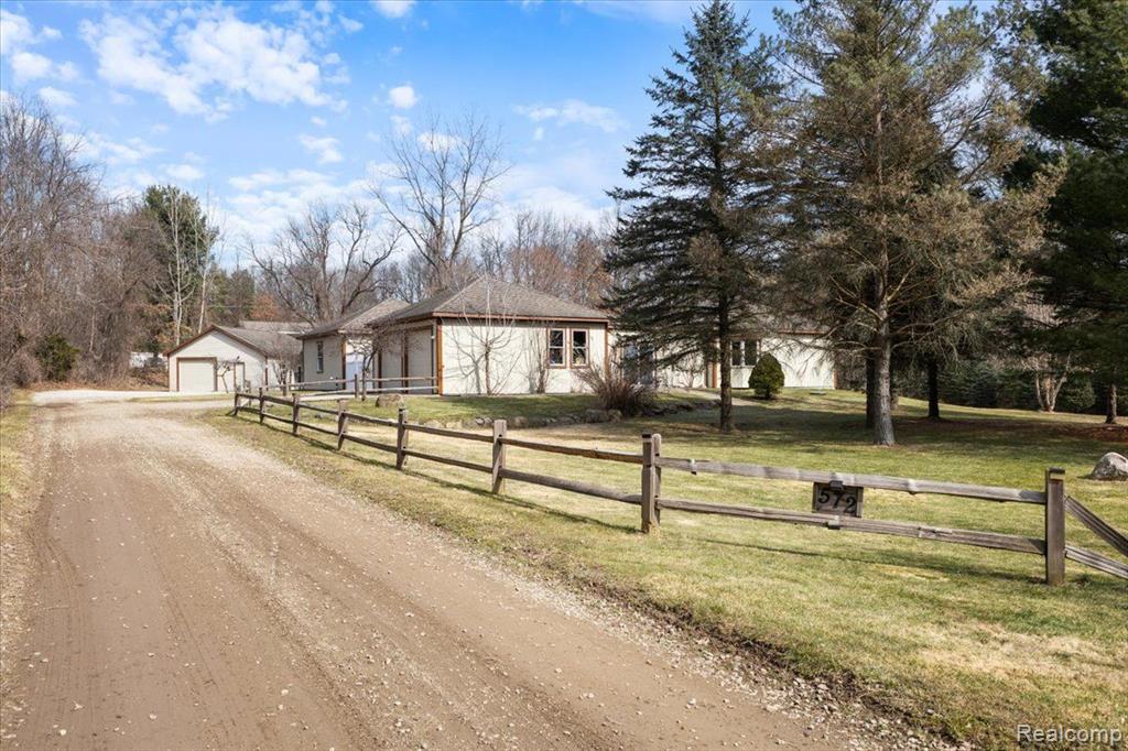 572 CASEMER Road, Lake Orion, MI — Photo 12