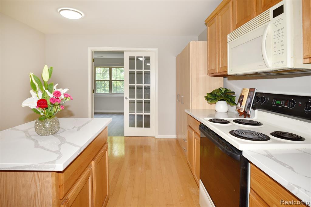 39516 ROCKCREST Lane, Northville, MI 48168 — Photo 16