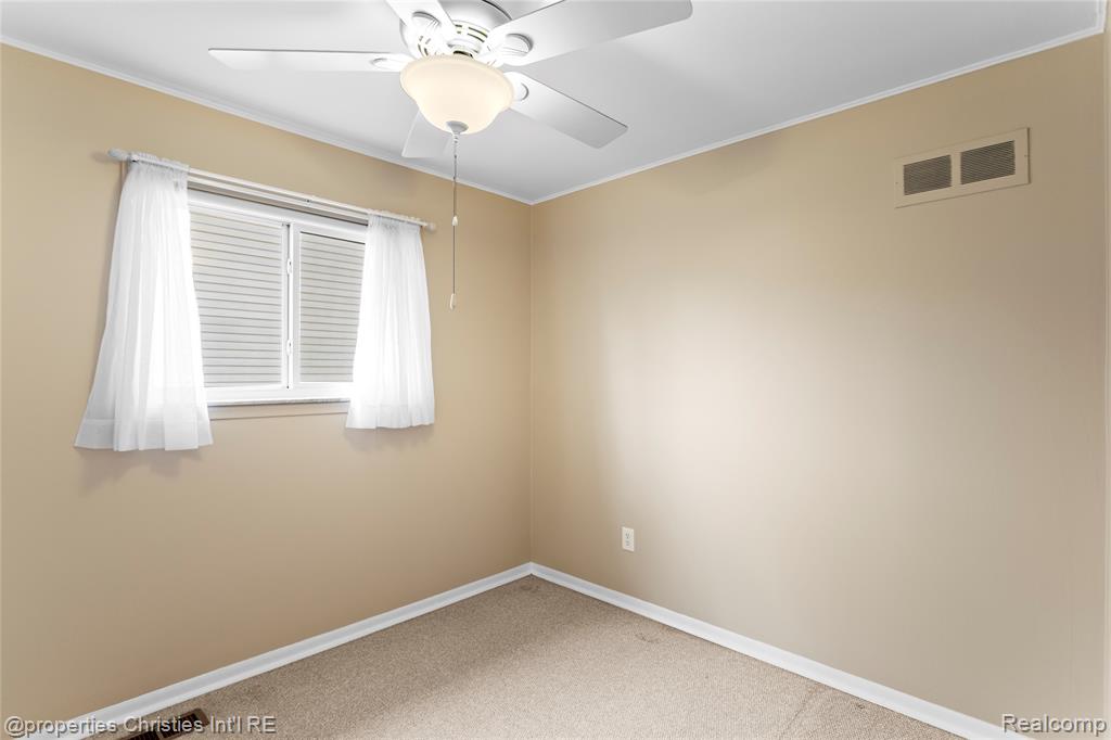 8834 Janis Street, Shelby Twp, MI 48317 — Photo 19