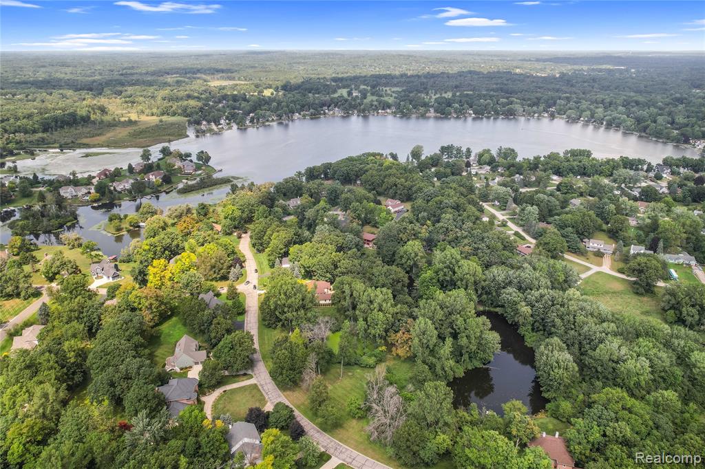 9065 Moonlight Bay, Pinckney, MI 48169 — Photo 8
