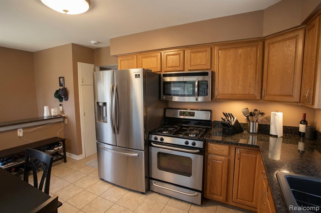 18584 Blue Island Court, Roseville, MI 48066 — Photo 13