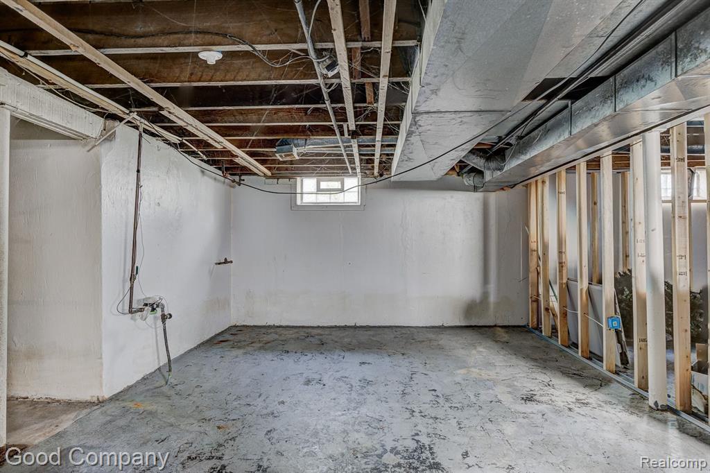 7686 W PARKWAY Street, Redford, MI 48239 — Photo 17
