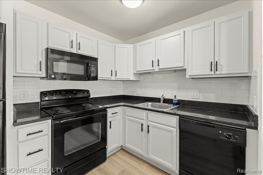 2425 Torquay Avenue, 101, Royal Oak, MI 48073 — Photo 11
