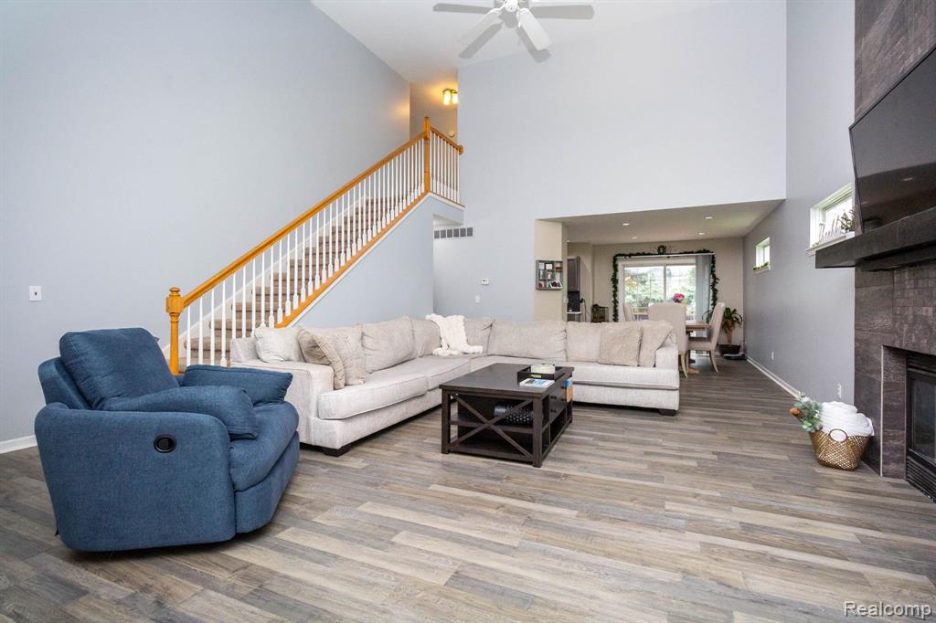 6075 Davison Road, Burton, MI 48509 — Photo 5