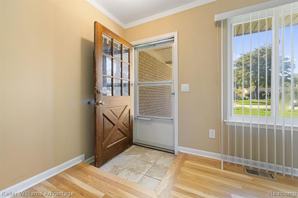 9434 PATTON Street, Livonia, MI 48150 — Photo 4
