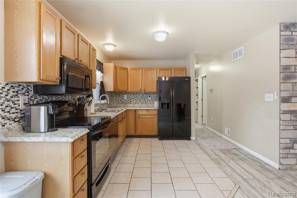 6522 Riverdale Road, Whitmore Lake, MI 48189 — Photo 6