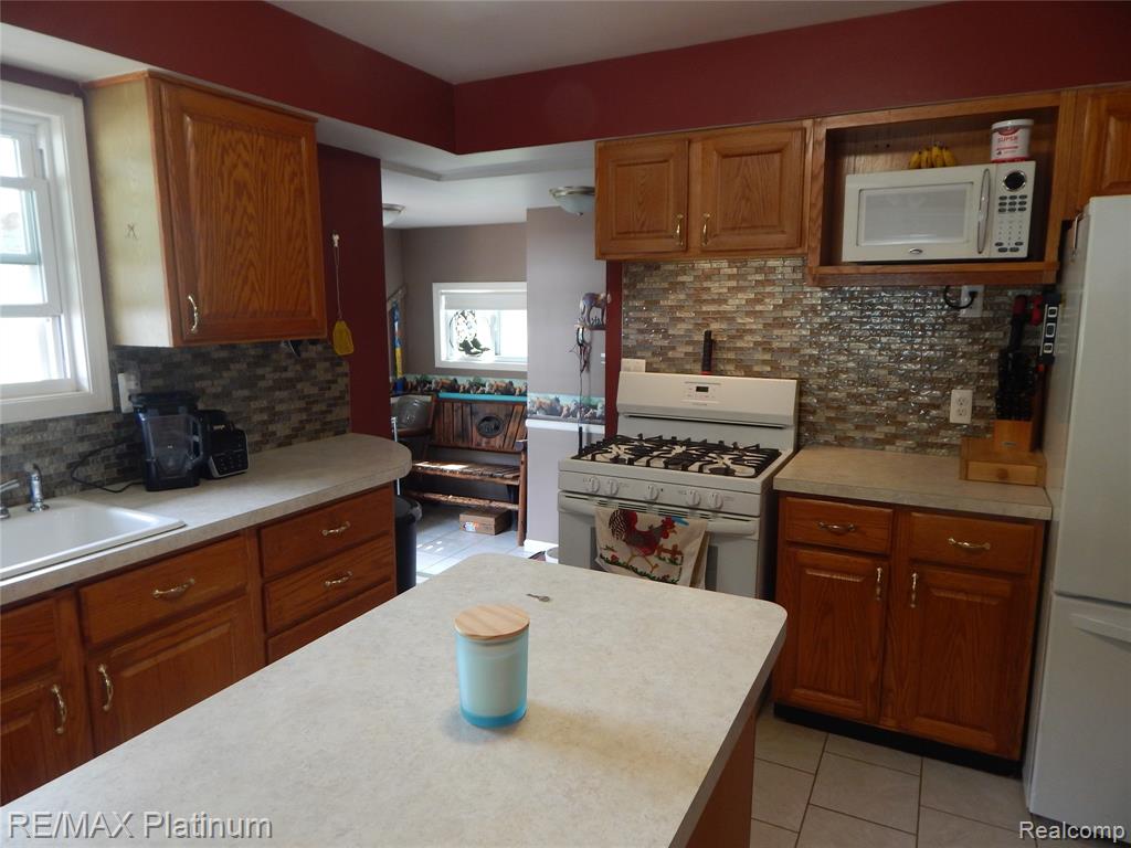 2025 W Rose Center Road, Holly, MI 48442 — Photo 44