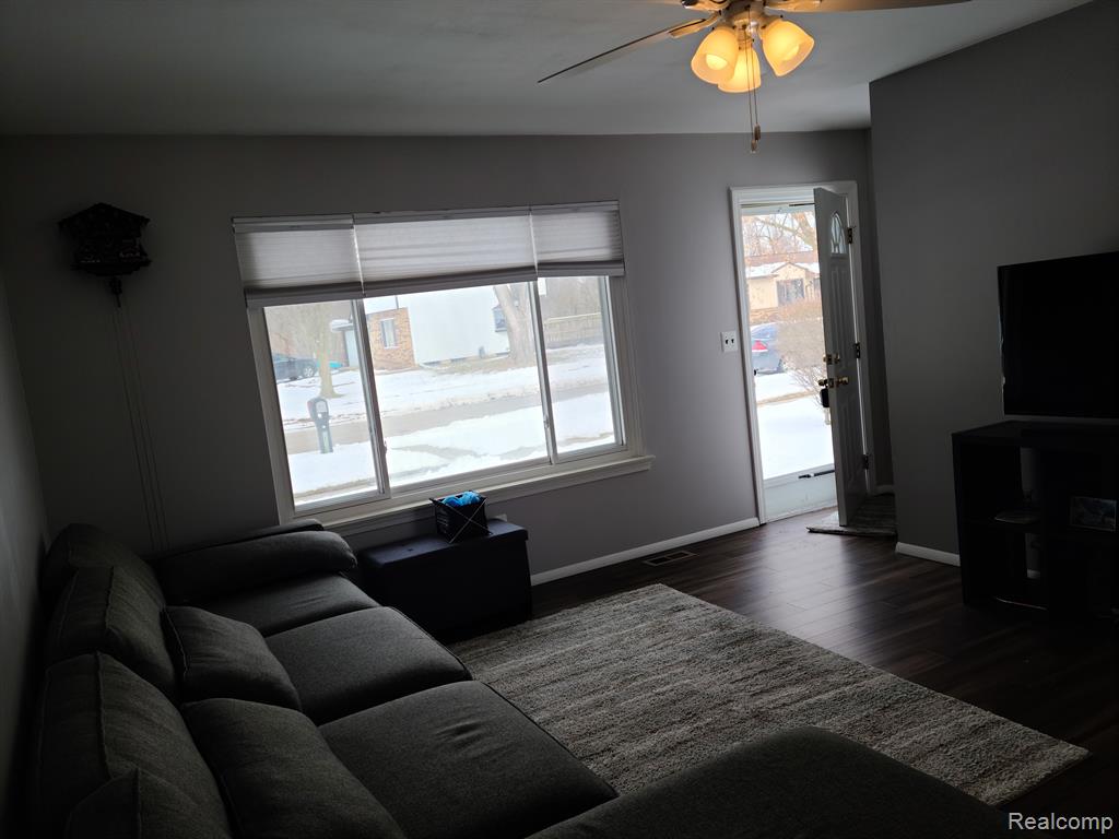 9242 PANAMA Avenue, Ypsilanti, MI 48198 — Photo 21