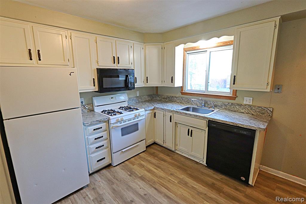 9010 LEVERNE Street, Redford, MI 48239 — Photo 22