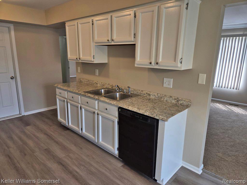 71 Meadow Wood Drive, Rochester Hills, MI 48307 — Photo 22