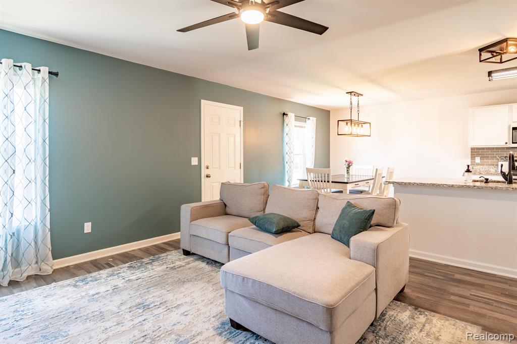 1642 GREENWAY Drive, Ypsilanti, MI 48198 — Photo 17