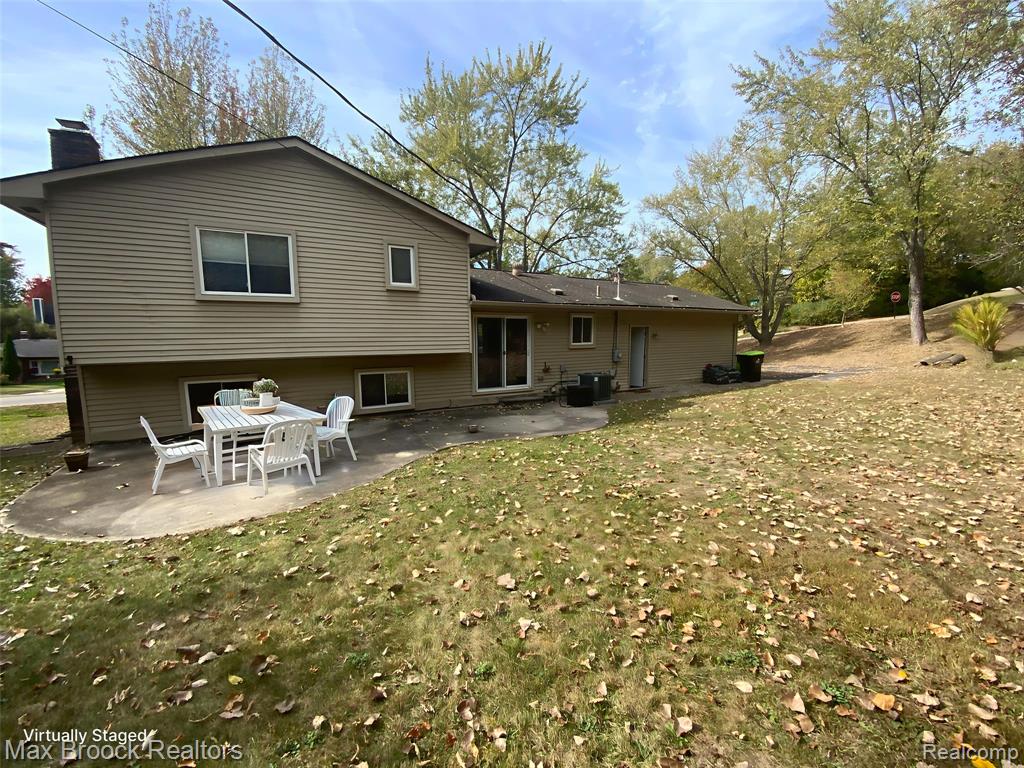 5715 SUNNYCREST Drive, West Bloomfield, MI 48323 — Photo 26
