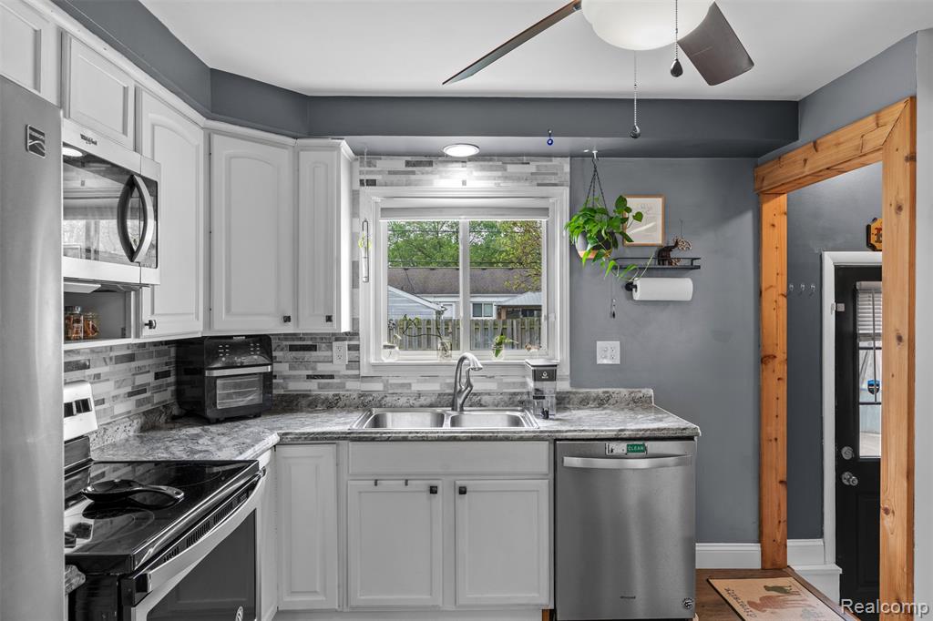 926 Parliament Avenue, Madison Heights, MI 48071 — Photo 11