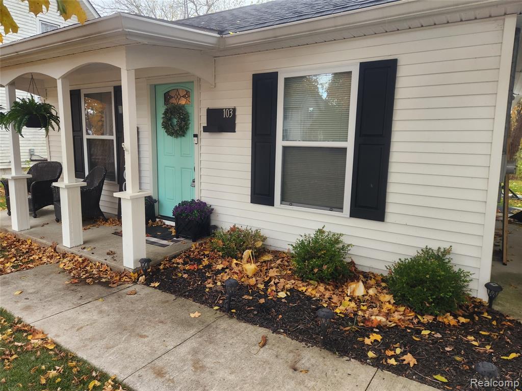 103 Michigan St, Holly, MI 48442 — Photo 2