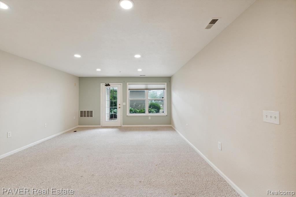 1565 WEATHERSTONE Drive, Ann Arbor, MI 48108 — Photo 9