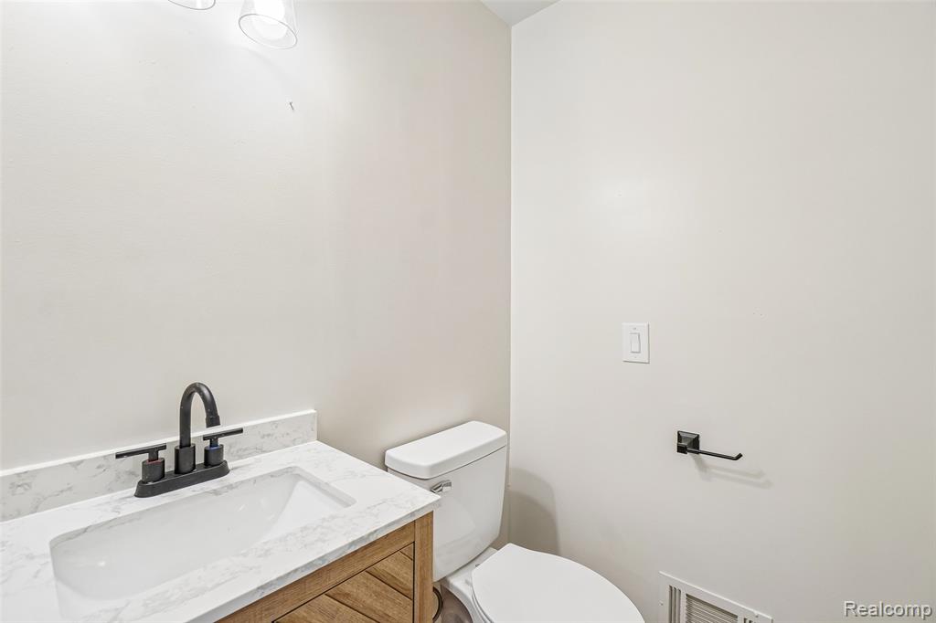 42136 Lochmoor Street, Clinton Twp, MI 48038 — Photo 21