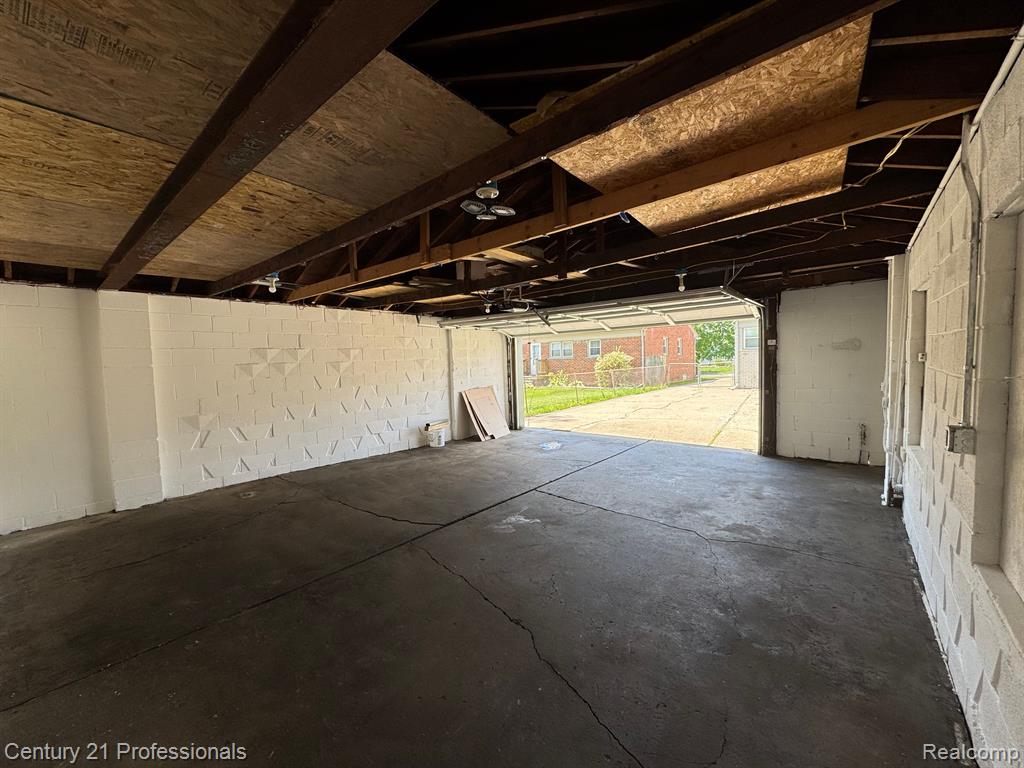 6908 BURNLY Street, Garden City, MI — Photo 24