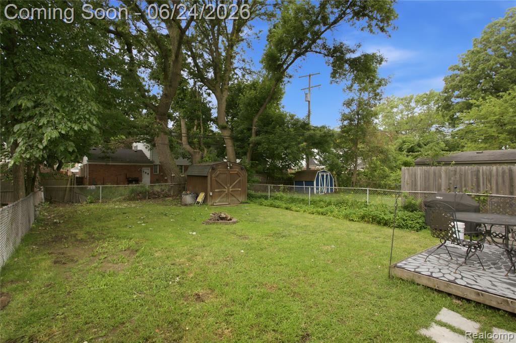20644 Hollywood Street, Harper Woods, MI 48225 — Photo 18
