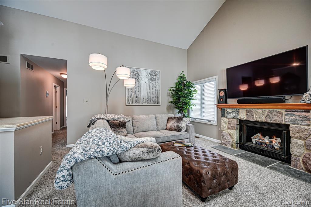 4950 Whitlow Court, Commerce Twp, MI 48382 — Photo 8
