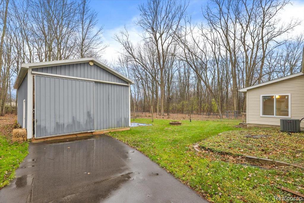 7139 Redmond Street, Waterford, MI 48327 — Photo 11