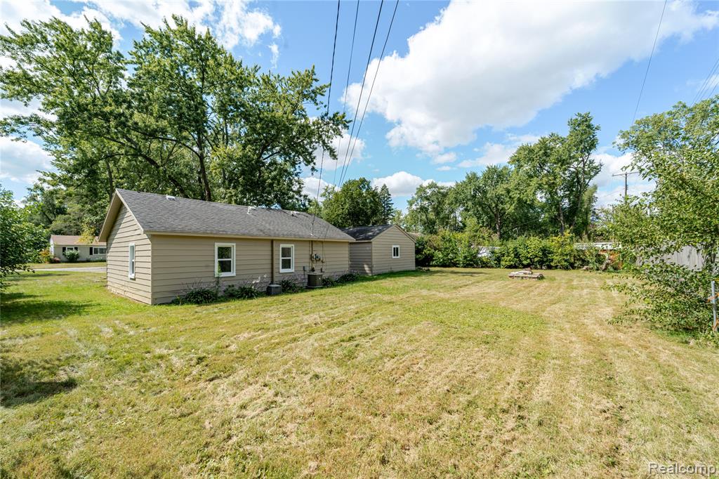 6194 Wilson Drive, Waterford, MI 48329 — Photo 29