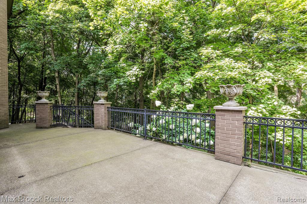 4366 KAREN Lane, Bloomfield Hills, MI 48302 — Photo 28