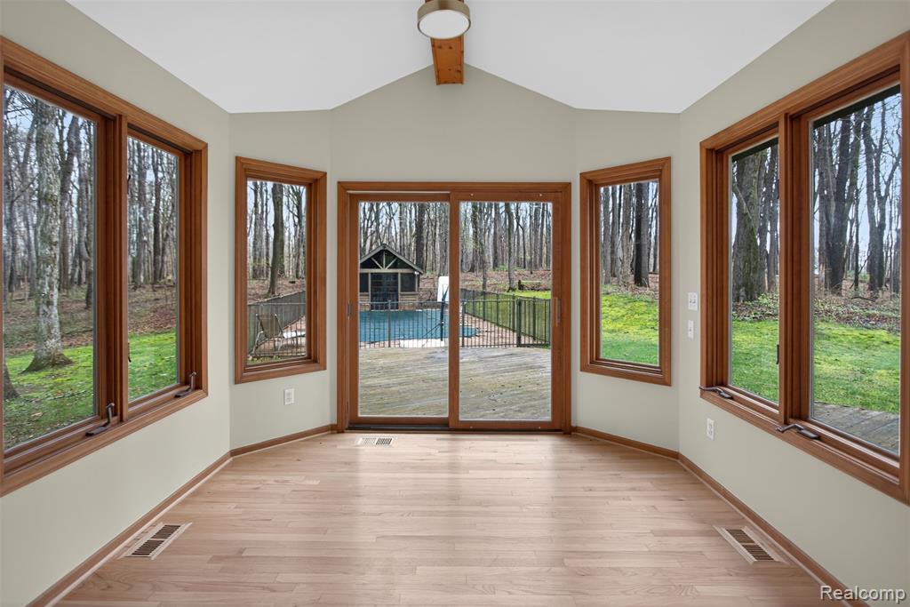 1960 Eastons Trail, Highland, MI — Photo 12