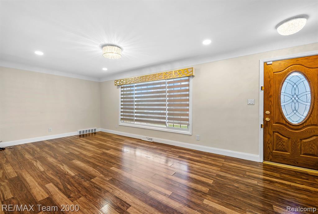 6470 Norborne Avenue, Dearborn Heights, MI 48127 — Photo 5