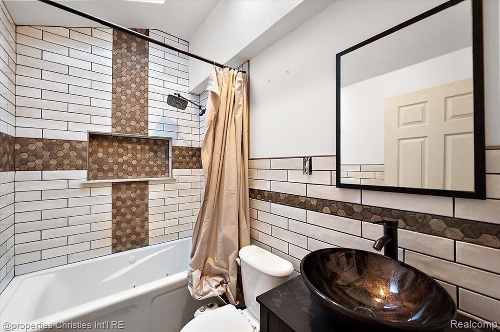 7387 Lawrence Street, Grand Blanc, MI 48439 — Photo 26