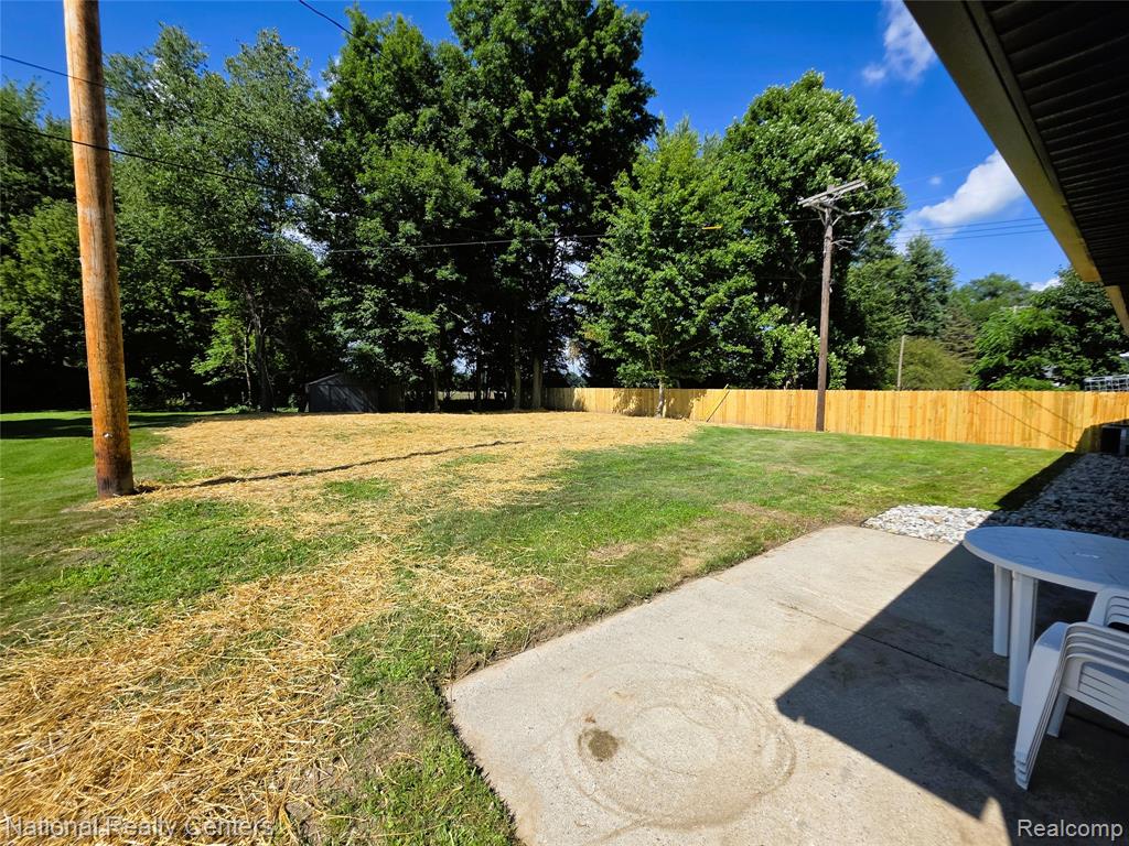 215 Almont Avenue, Almont, MI 48003 — Photo 4