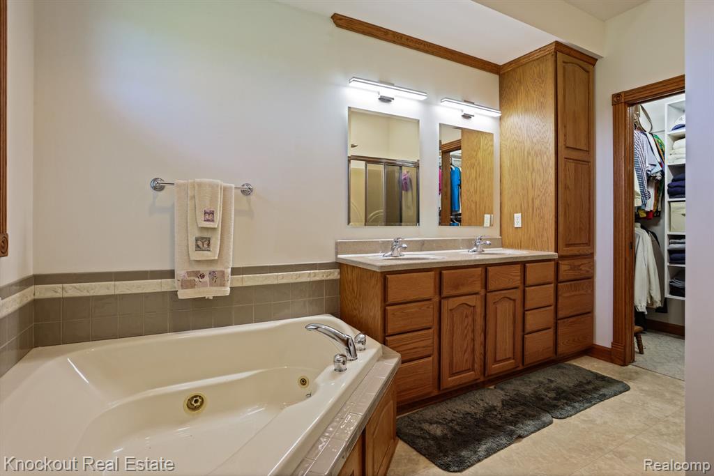 10205 Bradley Road, Frankenmuth, MI 48734 — Photo 23
