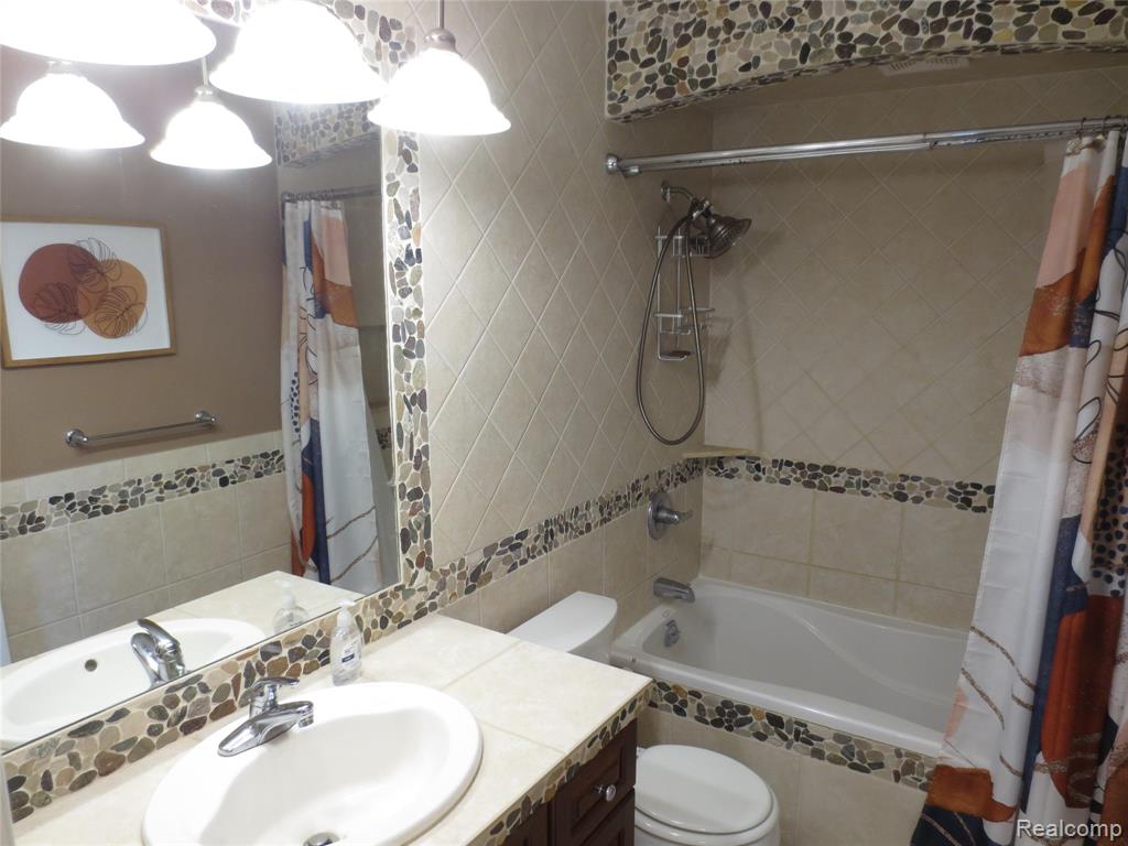 61365 Creekview Drive, South Lyon, MI 48178 — Photo 16